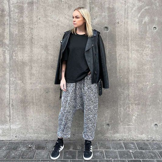 Nunchi Low-Crotch Pants B&W Print