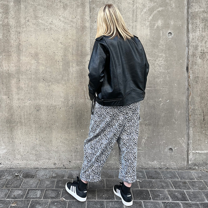 Nunchi Low-Crotch Pants B&W Print